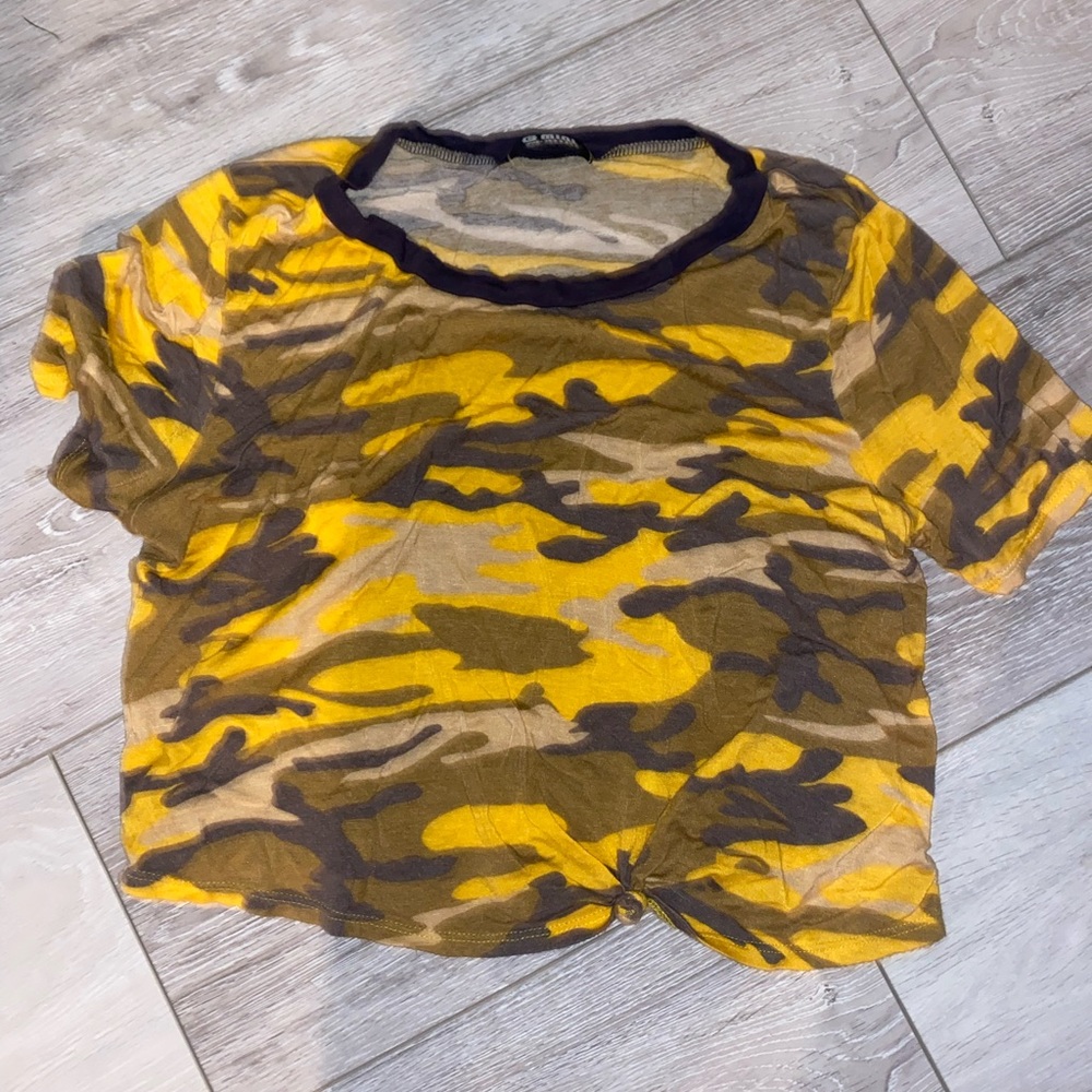 Camo crop top w/ small knot
